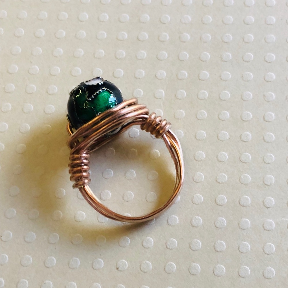 ❤️BUNDLE buy 3 get 15% OFF❤️
Black Flower Cloisonné Rose Gold Wire wrapped ring